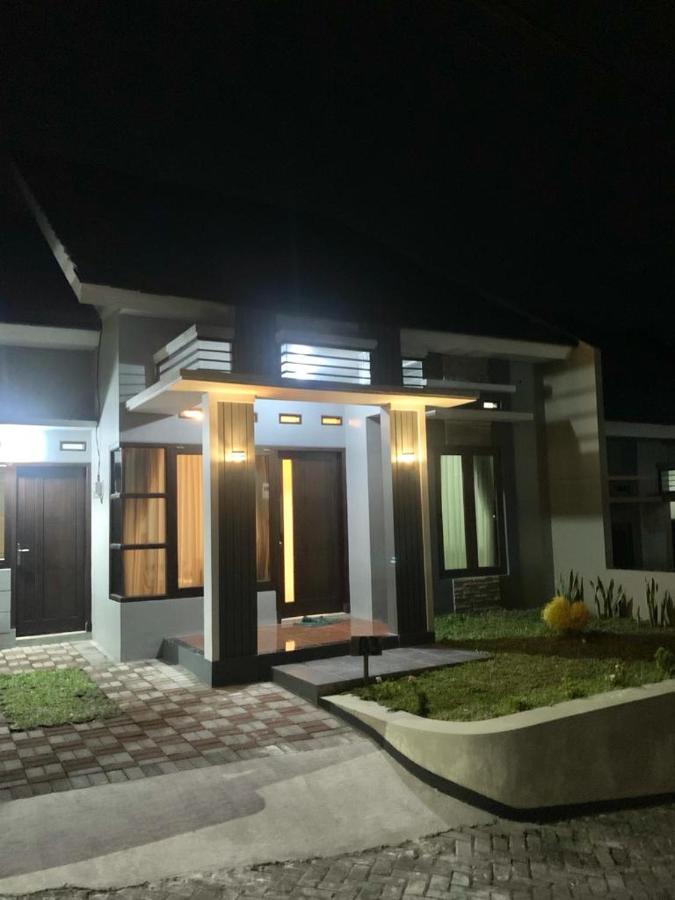 Guest House / Homestay Bukit Mutiara Residence Ngingas Exterior photo
